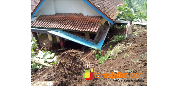 Banjir Bandang dan Longsor Terjang Sejumlah Wilayah di Jember Banjir Bandang dan Longsor Terjang Sejumlah Wilayah di Jember