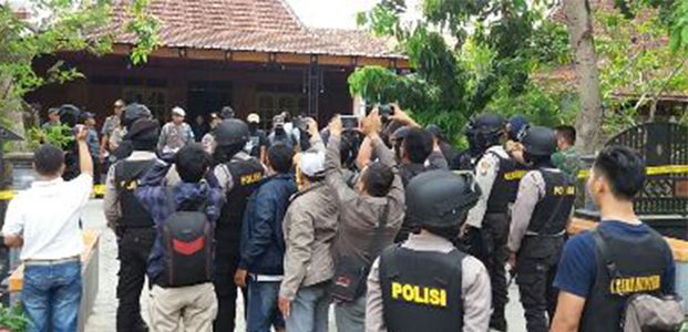 Densus 88 Tangkap Seorang Pria asal Balong Ponorogo Densus 88 Tangkap Seorang Pria asal Balong Ponorogo