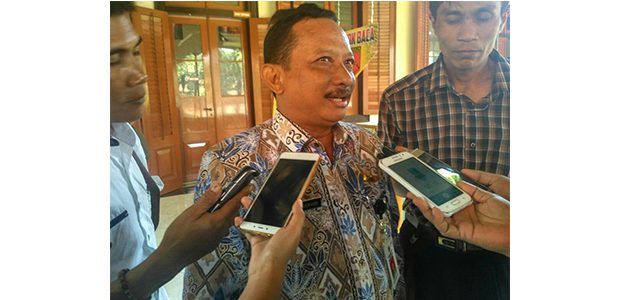 Dilaporkan LSM ke Polisi, Kadis PU Datangi Mapolres Bondowoso Dilaporkan LSM ke Polisi, Kadis PU Datangi Mapolres Bondowoso
