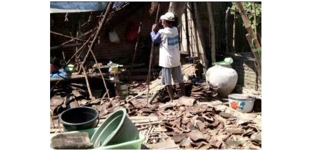 Diterpa Angin Kemarau, Rumah Warga Suwaloh Bojonegoro Ambruk Diterpa Angin Kemarau, Rumah Warga Suwaloh Bojonegoro Ambruk