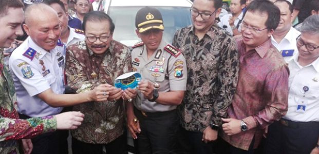 Gubernur Jatim Luncurkan Ijin Operasi Angkutan Khusus Online Gubernur Jatim Luncurkan Ijin Operasi Angkutan Khusus Online