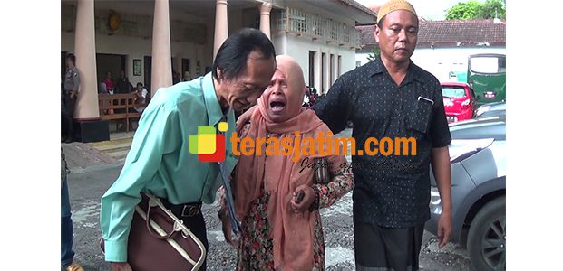 Gugatannya Ditolak Majelis Hakim PN Blitar, Wanita ini Menangis Histeris Gugatannya Ditolak Majelis Hakim PN Blitar, Wanita ini Menangis Histeris