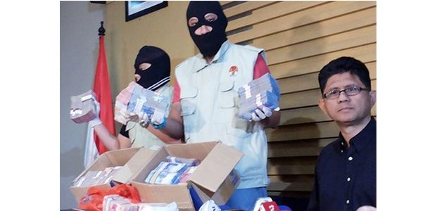 KPK Tetapkan Wali Kota Batu Jadi Tersangka Kasus Suap KPK Tetapkan Wali Kota Batu Jadi Tersangka Kasus Suap