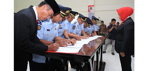 Kemenkumham Jatim Lakukan Mutasi 73 Pejabat Administrasi Kemenkumham Jatim Lakukan Mutasi 73 Pejabat Administrasi
