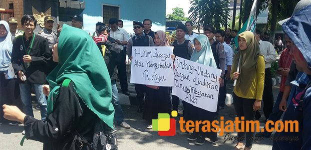 Mahasiswa Kediri: Rakyat Tak Butuh UU MD3 Mahasiswa Kediri: Rakyat Tak Butuh UU MD3