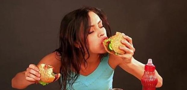 Makan Cepat Tanpa Dikunyah, Berakibat Buruk Bagi Kesehatan Makan Cepat Tanpa Dikunyah, Berakibat Buruk Bagi Kesehatan