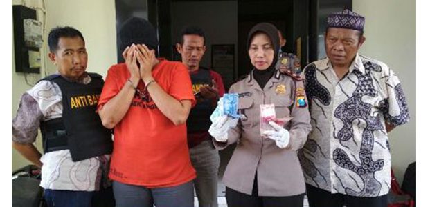 Ngaku Polisi, Pria asal Sampang ini Gondol Motor di 17 Lokasi Berbeda Ngaku Polisi, Pria asal Sampang ini Gondol Motor di 17 Lokasi Berbeda
