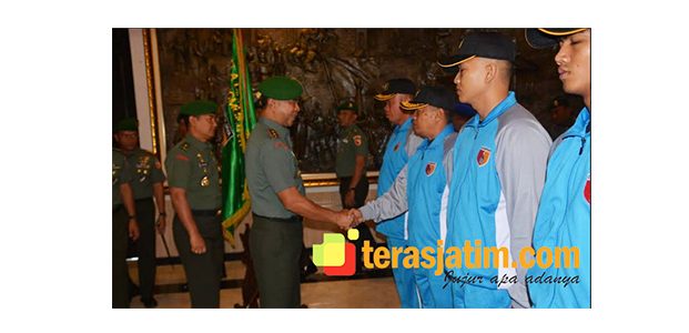 Pangdam Brawijaya Lepas Kontingen Yong Moo Do Untuk KSAD Cup di Bali Pangdam Brawijaya Lepas Kontingen Yong Moo Do Untuk KSAD Cup di Bali