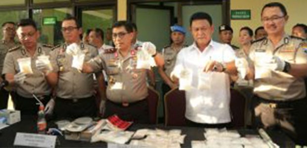Polda Jatim Tembak Mati Bandar Sabu 5 Kilogram di Duduk Sampean Gresik Polda Jatim Tembak Mati Bandar Sabu 5 Kilogram di Duduk Sampean Gresik