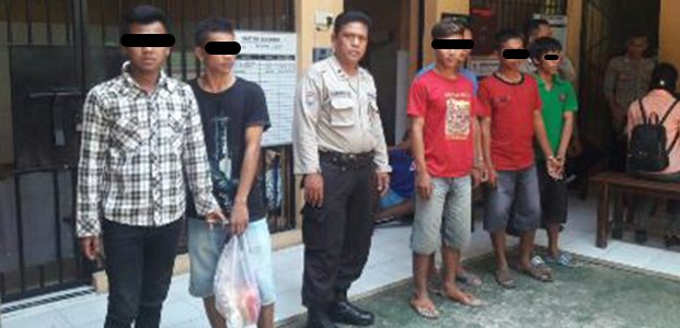 Polisi Tangkap 8 Pelaku Pengeroyokan dan Perusakan di Bandara Jember Polisi Tangkap 8 Pelaku Pengeroyokan dan Perusakan di Bandara Jember