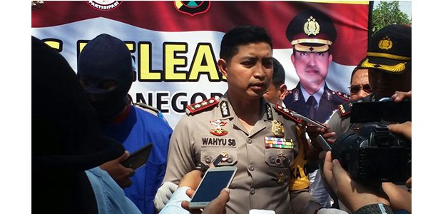 Polres Bojonegoro Tangkap Pelaku Pemalsuan Belasan STNK Polres Bojonegoro Tangkap Pelaku Pemalsuan Belasan STNK