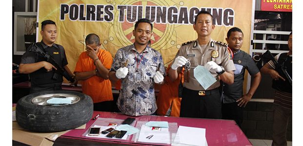 4 Perampok Nasabah Bank di Tulungagung Ditangkap, Seorang Pelaku Kabur 4 Perampok Nasabah Bank di Tulungagung Ditangkap, Seorang Pelaku Kabur