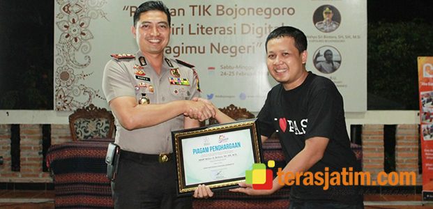Jelang Pilkada, Kapolres Bojonegoro Bersama Netizen Deklarasi Anti Hoax Jelang Pilkada, Kapolres Bojonegoro Bersama Netizen Deklarasi Anti Hoax