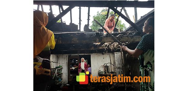 Rumah Warga di Banyuglugur Situbondo Dilalap si Jago Merah Rumah Warga di Banyuglugur Situbondo Dilalap si Jago Merah