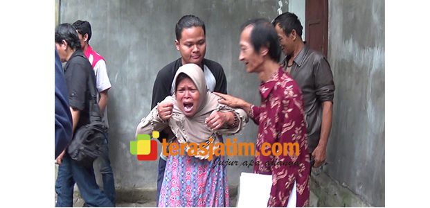 Seorang Ibu di Blitar Menangis Histeris, Saat Hakim Datang Mengecek Obyek Sengketa Seorang Ibu di Blitar Menangis Histeris, Saat Hakim Datang Mengecek Obyek Sengketa