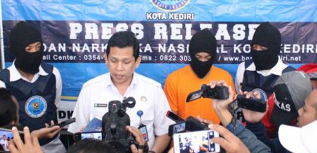 Simpan Sabu, Pecandu asal Gringging Kediri Dibekuk Saat Nongkrong di Warkop Simpan Sabu, Pecandu asal Gringging Kediri Dibekuk Saat Nongkrong di Warkop