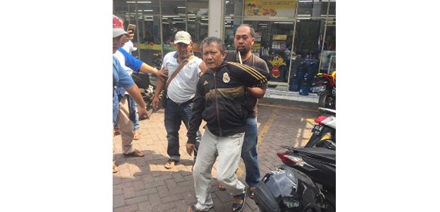 Tim Gabungan dari Satbrimob dan BNNP Jatim Tangkap Kurir Sabu dari Tanjung Pinang Tim Gabungan dari Satbrimob dan BNNP Jatim Tangkap Kurir Sabu dari Tanjung Pinang