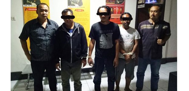 Ungkap Kasus Penyalahgunaan Narkoba, Polisi Tangkap 3 Pria di Gedeg Mojokerto Ungkap Kasus Penyalahgunaan Narkoba, Polisi Tangkap 3 Pria di Gedeg Mojokerto