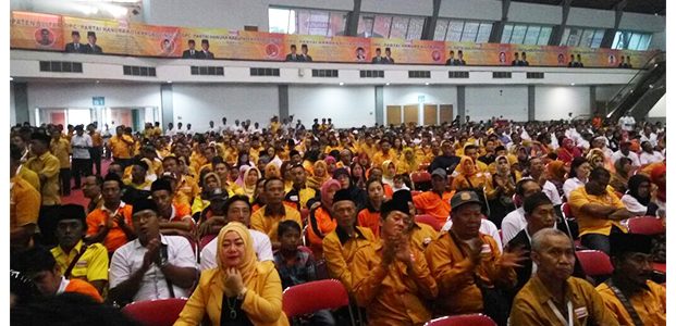Ketua Umum DPP Partai Hanura Kukuhkan 38 Pengurus DPC Partai Hanura se Jatim Ketua Umum DPP Partai Hanura Kukuhkan 38 Pengurus DPC Partai Hanura se Jatim