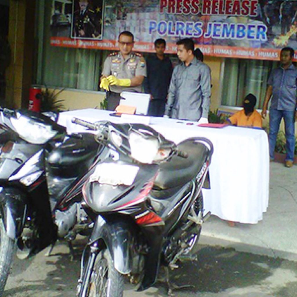 Polres Jember Lumpuhkan Pencoleng Spesialis Rumah Kosong Polres Jember Lumpuhkan Pencoleng Spesialis Rumah Kosong