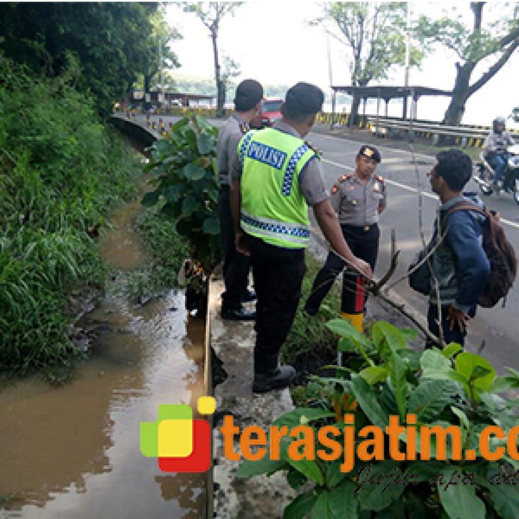 Bahu Jalan di Jalur Pantai Pasir Putih Situbondo Ambrol | Teras Jatim