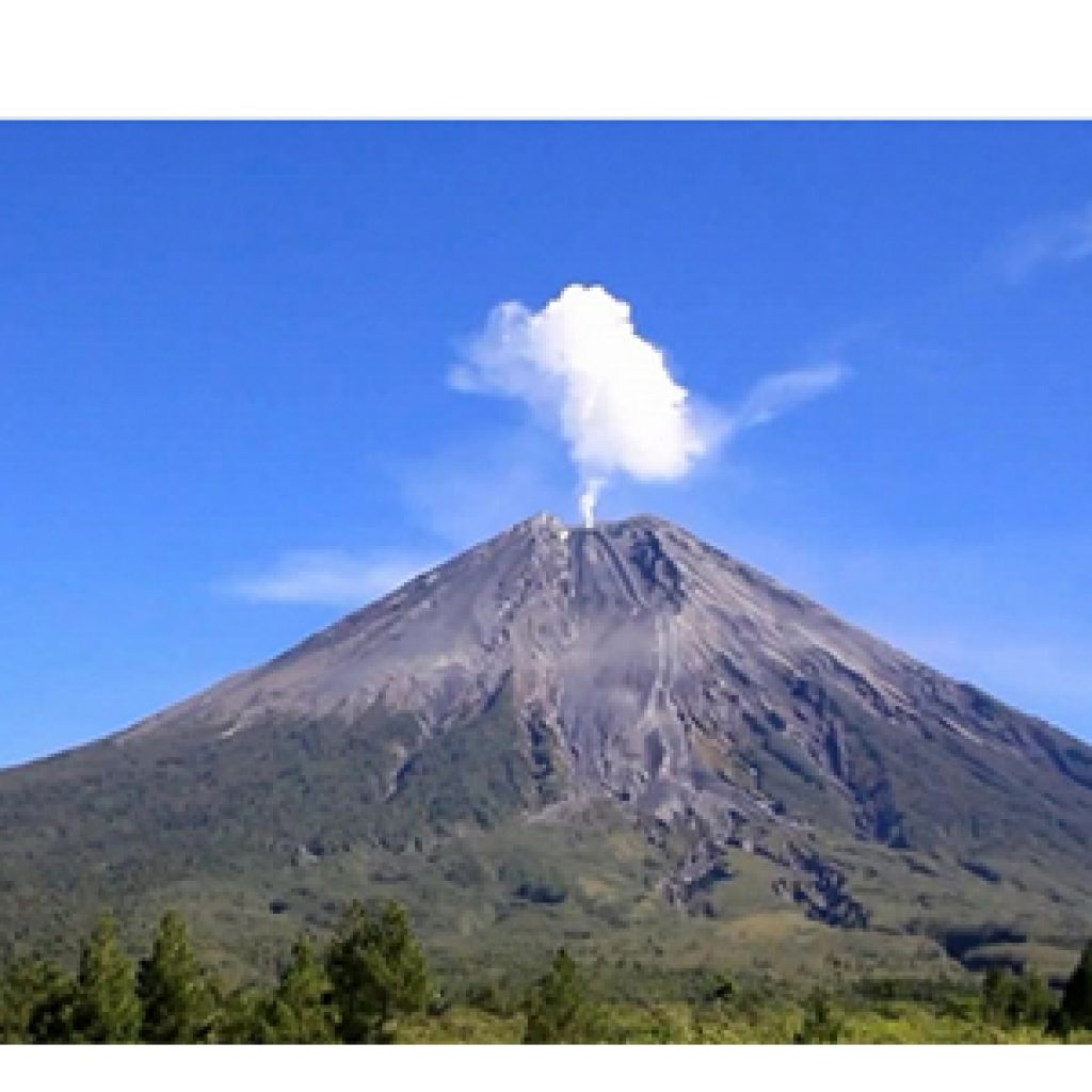 Warga Sekitar Gunung Semeru Diminta Waspadai Awan Panas dan Aliran