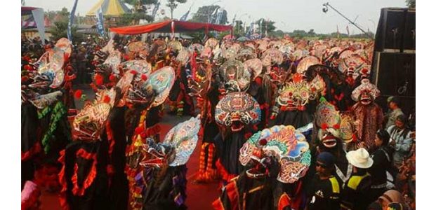 1.000 Penari Barong Sebagai Penutup Pekan Budaya dan Pariwisata Kabupaten Kediri 1.000 Penari Barong Sebagai Penutup Pekan Budaya dan Pariwisata Kabupaten Kediri