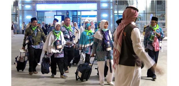 Sempat Mendarat Darurat Akibat Ancaman Bom, Pesawat Jemaah Haji Kloter 33 Jember Tiba di Juanda Sempat Mendarat Darurat Akibat Ancaman Bom, Pesawat Jemaah Haji Kloter 33 Jember Tiba di Juanda