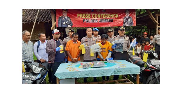 2 Pelaku Teror Pembakaran di Jember Dibekuk Polisi 2 Pelaku Teror Pembakaran di Jember Dibekuk Polisi