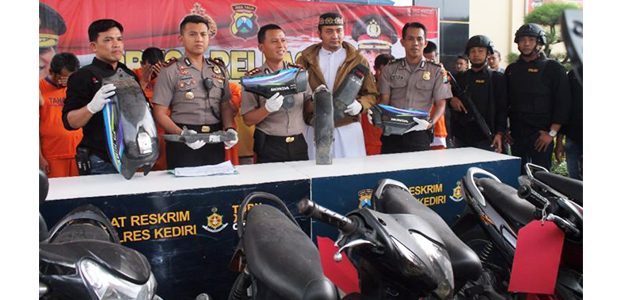 8 Anggota Komplotan Curanmor Antar Kabupaten Digulung Polisi Kediri 8 Anggota Komplotan Curanmor Antar Kabupaten Digulung Polisi Kediri