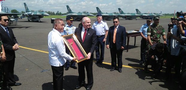 24 Pesawat Tempur F-16 Diserahkan ke TNI AU di Lanud Iswahjudi Magetan 24 Pesawat Tempur F-16 Diserahkan ke TNI AU di Lanud Iswahjudi Magetan