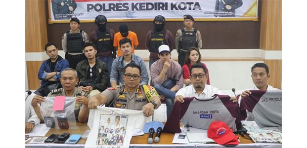 25 Calon Artis di Kediri Jadi Korban Penipuan Sutradara Palsu 25 Calon Artis di Kediri Jadi Korban Penipuan Sutradara Palsu