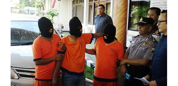 3 Pelaku Pembunuhan Sopir Rental di PTPN Jatirono Banyuwangi Dibekuk 3 Pelaku Pembunuhan Sopir Rental di PTPN Jatirono Banyuwangi Dibekuk