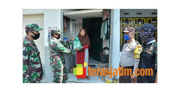 3 Ribu Paket Sembako Disebar di Bumi Arema 3 Ribu Paket Sembako Disebar di Bumi Arema