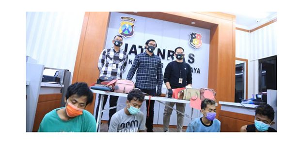 4 Jambret Spesialis Tas Wanita Dibekuk, 3 Diantaranya Baru Bebas dari Bui 4 Jambret Spesialis Tas Wanita Dibekuk, 3 Diantaranya Baru Bebas dari Bui