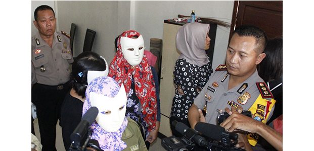 4 Wanita asal Banyuwangi Diamankan Polisi dari Penampungan TKI Ilegal di Jember 4 Wanita asal Banyuwangi Diamankan Polisi dari Penampungan TKI Ilegal di Jember