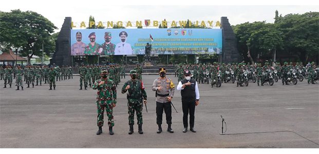 Apel Gelar Pasukan PPKM Mikro, Perkuat Pengaman di Tingkat RT/RW Apel Gelar Pasukan PPKM Mikro, Perkuat Pengaman di Tingkat RT/RW