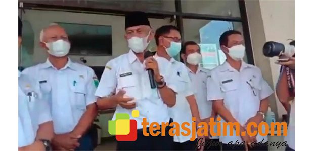 Kadis Pendidikan Pasuruan Lontarkan Kata ‘Mati’ di Depan Jurnalis dan LSM, Ini Reaksi Sejumlah Wartawan Kadis Pendidikan Pasuruan Lontarkan Kata ‘Mati’ di Depan Jurnalis dan LSM, Ini Reaksi Sejumlah Wartawan