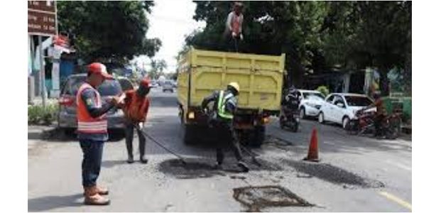 Jalur Tuban-Babat-Lamongan Hingga Gresik Rusak Parah, 8 Tim Diturunkan Jalur Tuban-Babat-Lamongan Hingga Gresik Rusak Parah, 8 Tim Diturunkan