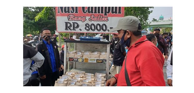Demo Lanjutan di Grahadi, Bakul Nasi Bungkus Ketiban Rejeki Demo Lanjutan di Grahadi, Bakul Nasi Bungkus Ketiban Rejeki