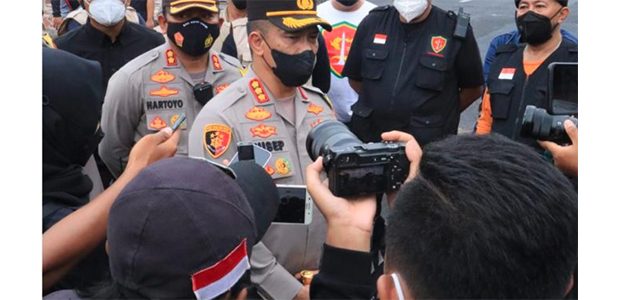 Buruh se-Jatim Gelar Aksi di Surabaya, 2500 Personel Gabungan Diturunkan Buruh se-Jatim Gelar Aksi di Surabaya, 2500 Personel Gabungan Diturunkan
