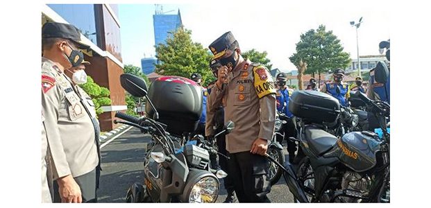 Kapolda Jatim Serahkan 250 Motor dan 2 Ambulan Dinas Untuk Bhabinkamtibmas Kapolda Jatim Serahkan 250 Motor dan 2 Ambulan Dinas Untuk Bhabinkamtibmas