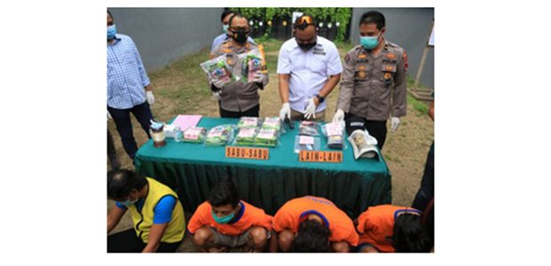 Modus Pengedar, 8 Kilo Sabu Disimpan Dalam Durian Modus Pengedar, 8 Kilo Sabu Disimpan Dalam Durian