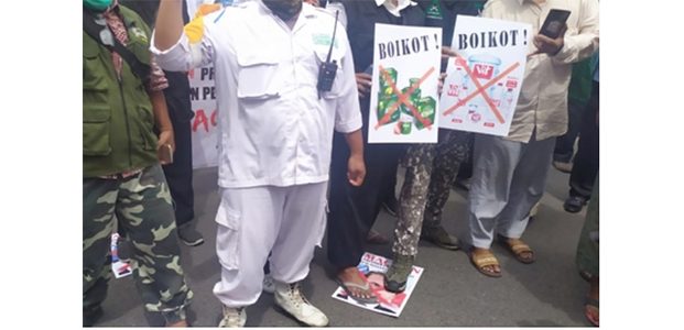 Ormas Islam di Surabaya Gelar Aksi Demo di Konjen Perancis Ormas Islam di Surabaya Gelar Aksi Demo di Konjen Perancis