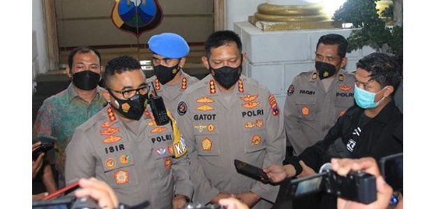 Pesta Narkoba, 5 Anggota Polrestabes Surabaya Ditangkap Div Propam Mabes Polri Pesta Narkoba, 5 Anggota Polrestabes Surabaya Ditangkap Div Propam Mabes Polri