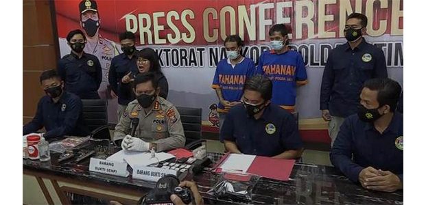 Pengedar Sabu asal Wonosalam Jombang Punya 2 Pucuk Senpi Pengedar Sabu asal Wonosalam Jombang Punya 2 Pucuk Senpi