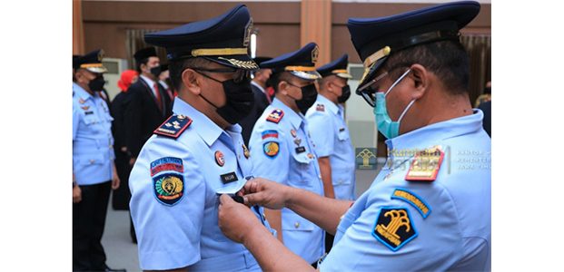 Kakanwil Kemenkumham Jatim Lantik 4 Kalapas Baru Kakanwil Kemenkumham Jatim Lantik 4 Kalapas Baru