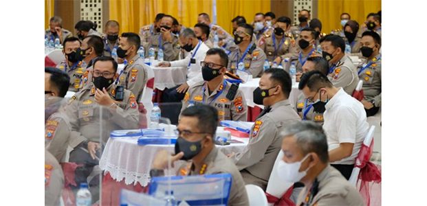 Kapolda Buka Kegiatan Anev Sitkamtibmas 2021 dan Persiapan Jelang Nataru Kapolda Buka Kegiatan Anev Sitkamtibmas 2021 dan Persiapan Jelang Nataru