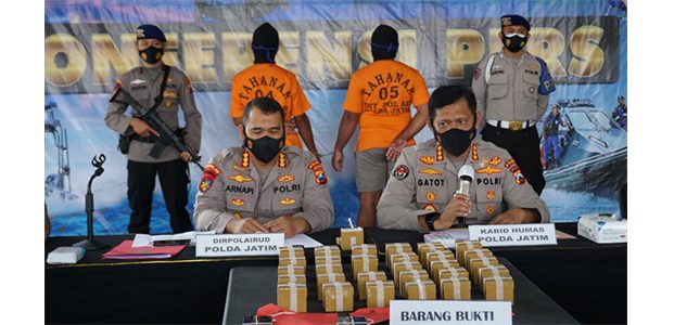 Ditpolairud Polda Jatim Ungkap Kasus Jual Beli Ribuan Bom Ikan di Pelabuhan Situbondo Ditpolairud Polda Jatim Ungkap Kasus Jual Beli Ribuan Bom Ikan di Pelabuhan Situbondo