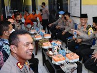 Ramadhan Penuh Berkah, Kapolrestabes Surabaya Ajak Ratusan Tahanan Buka Puasa Bersama